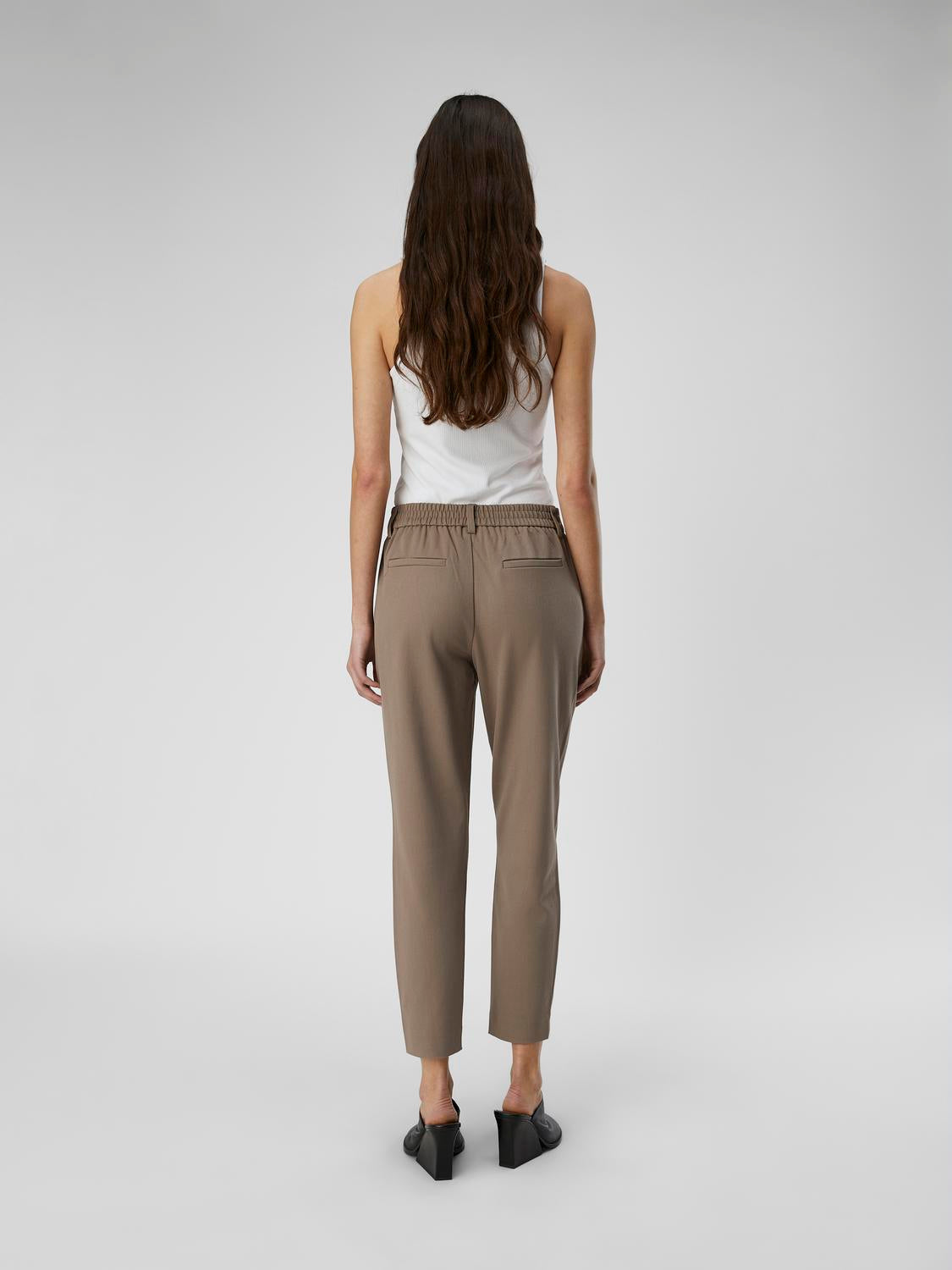 model_shot-back