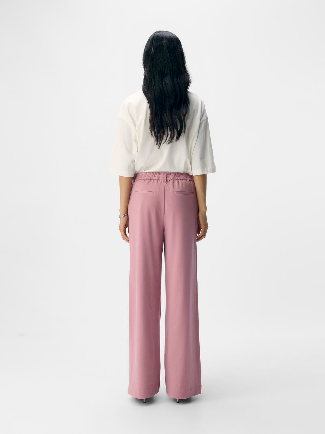 model_shot-back