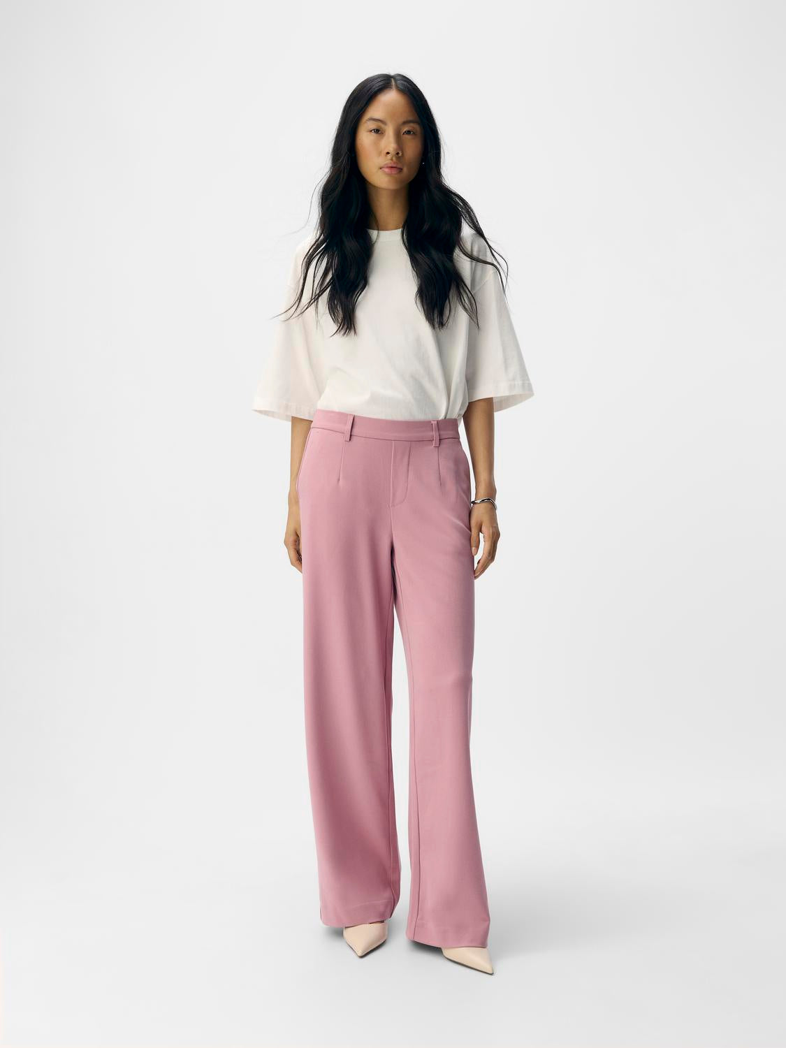model_shot-front_full