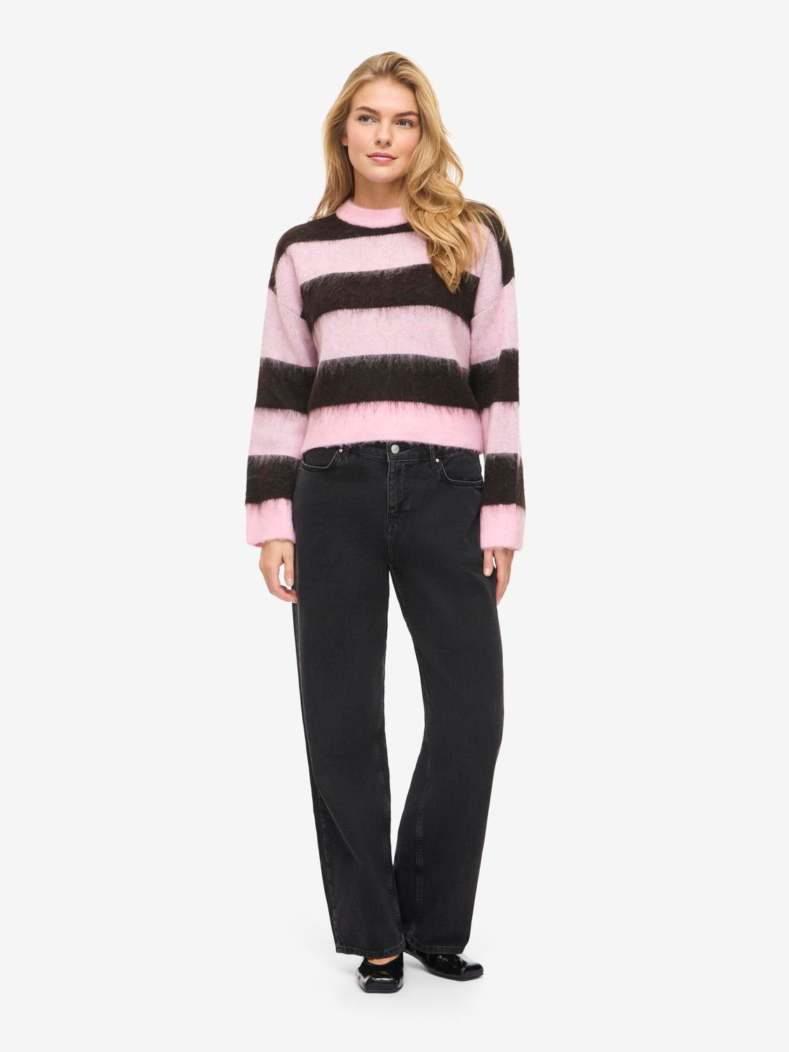 model_shot-front_full