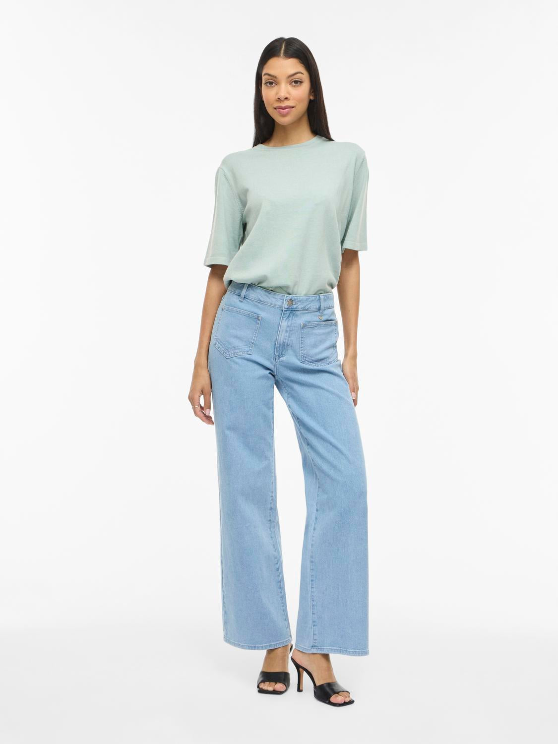 model_shot-front_full