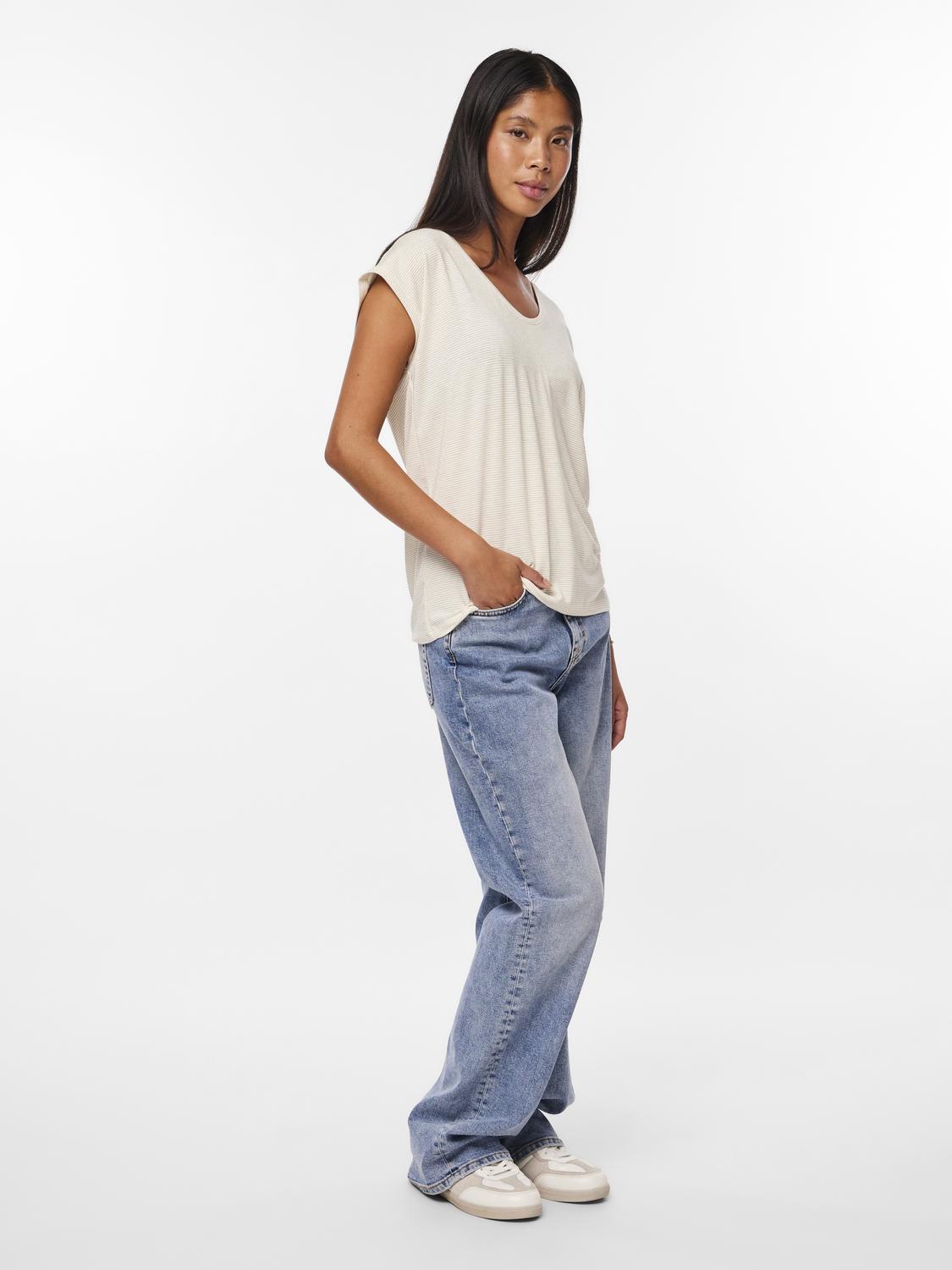 model_shot-front_full