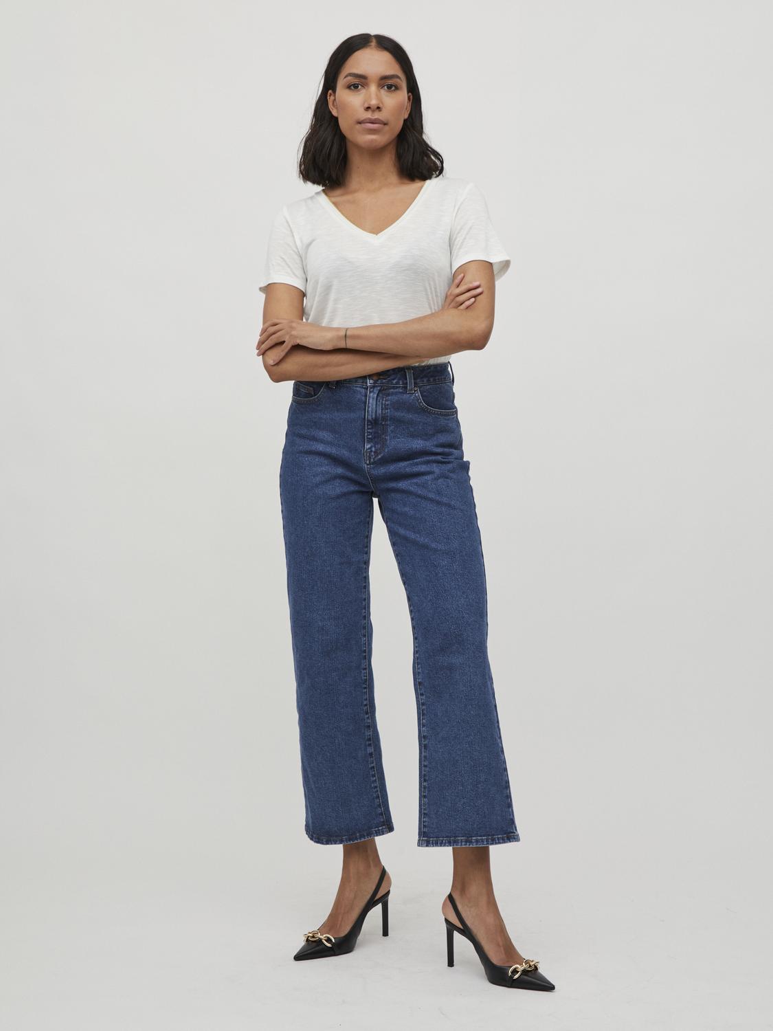 model_shot-front_full