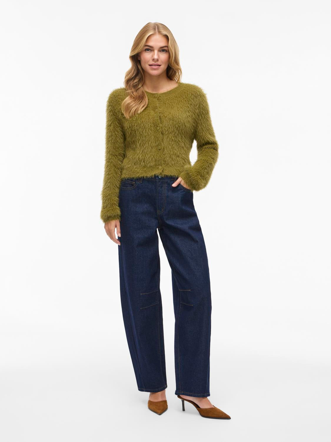 model_shot-front_full